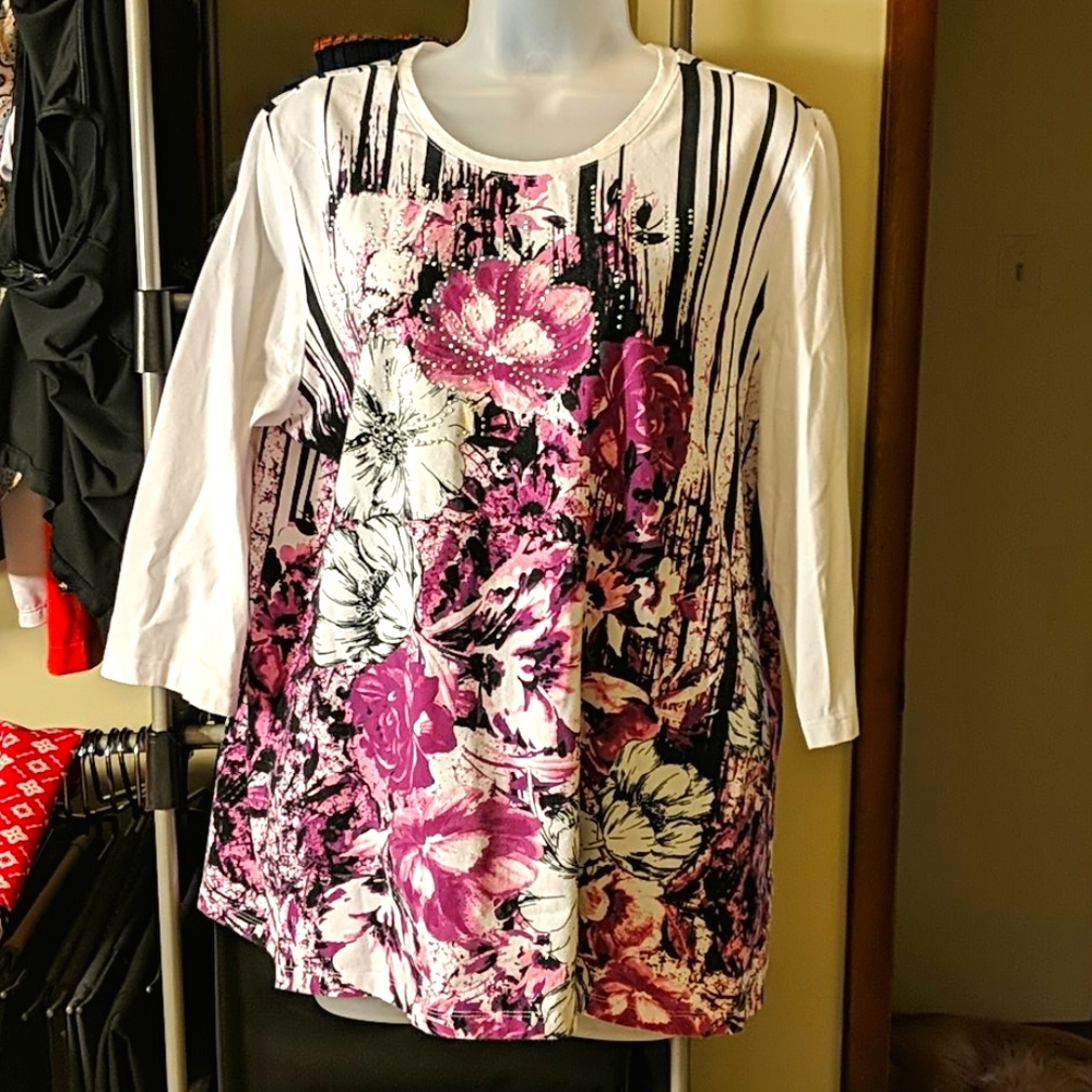 Women's top 3/4 length sleeve